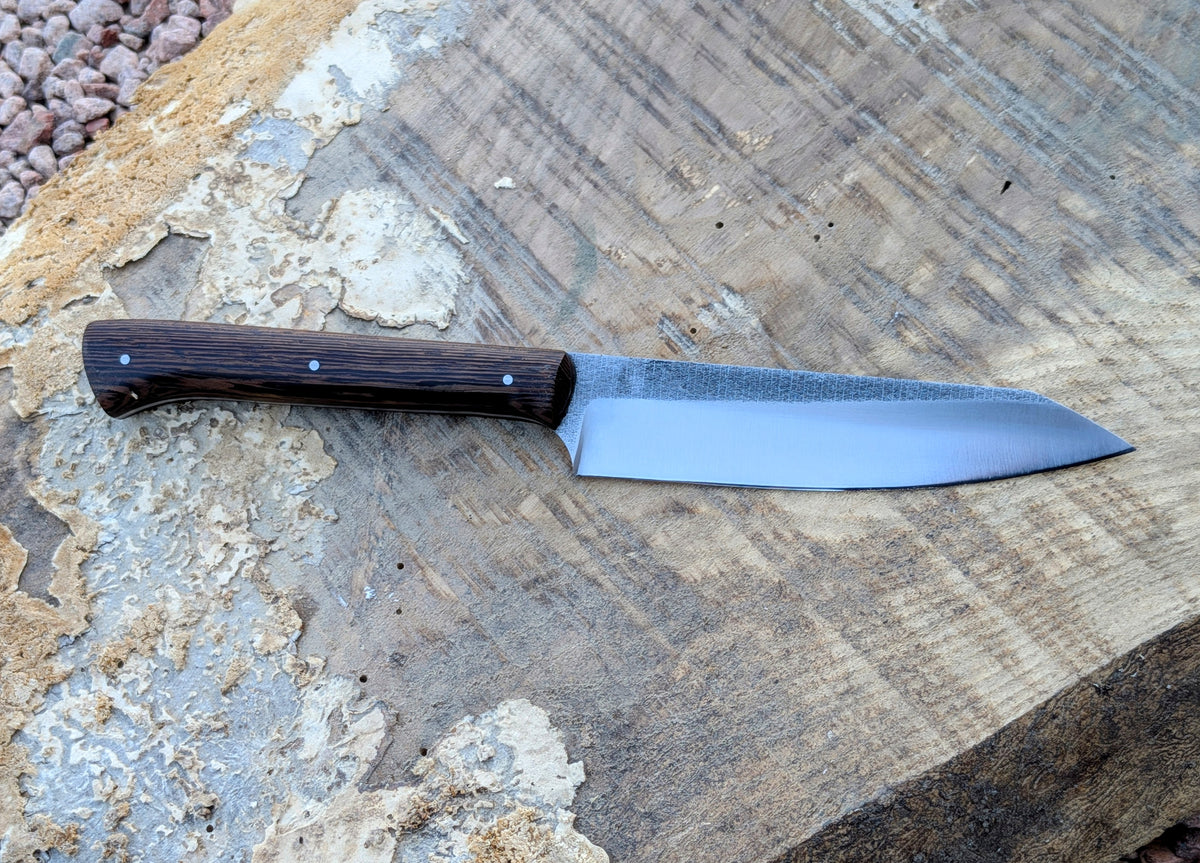 Couteau de Cuisine Artisanal | Le Santoku de table