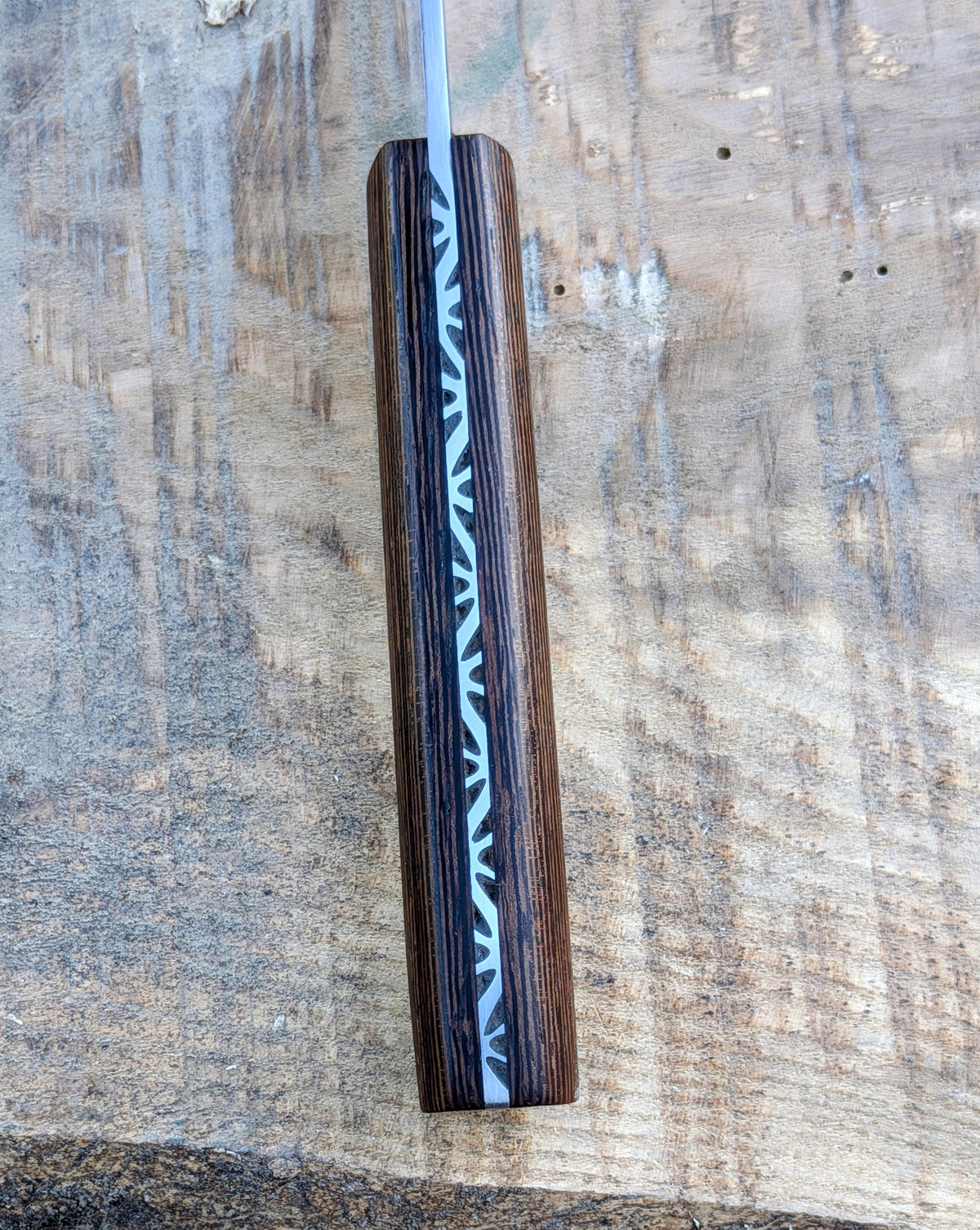 Couteau de Cuisine Artisanal | Le Santoku de table