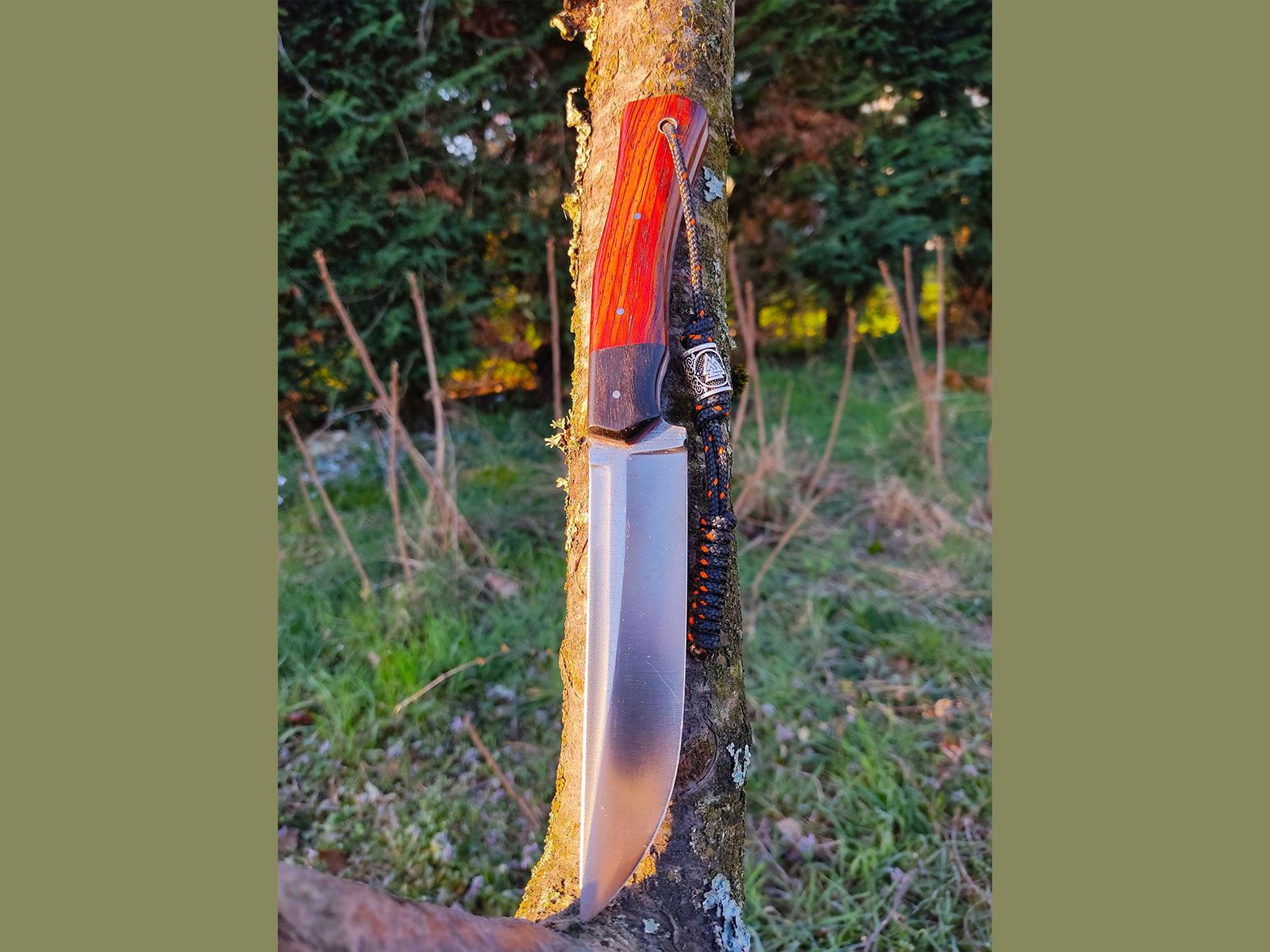 Couteau tout terrain avec lame forgée pour la chasse et bushcraft