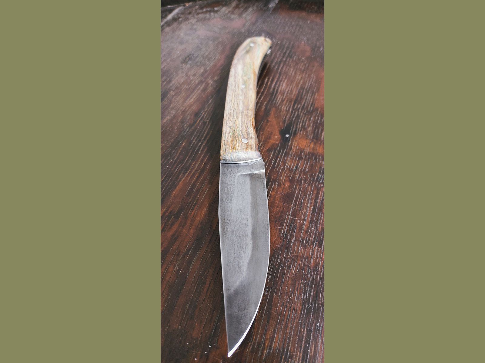 Couteau pliant avec larme forgée le Rustique