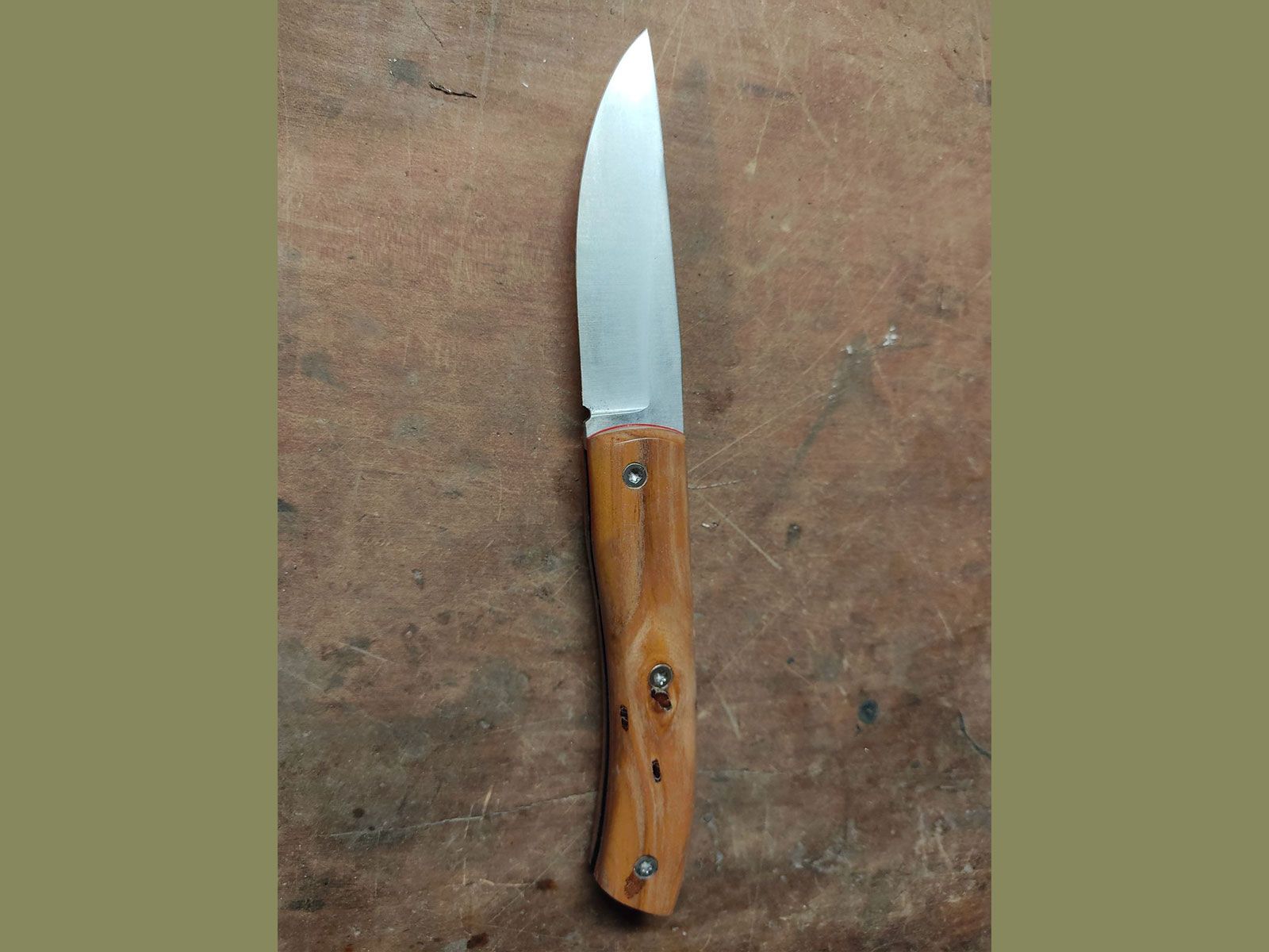 Couteau pliant avec larme forgée le Rustique