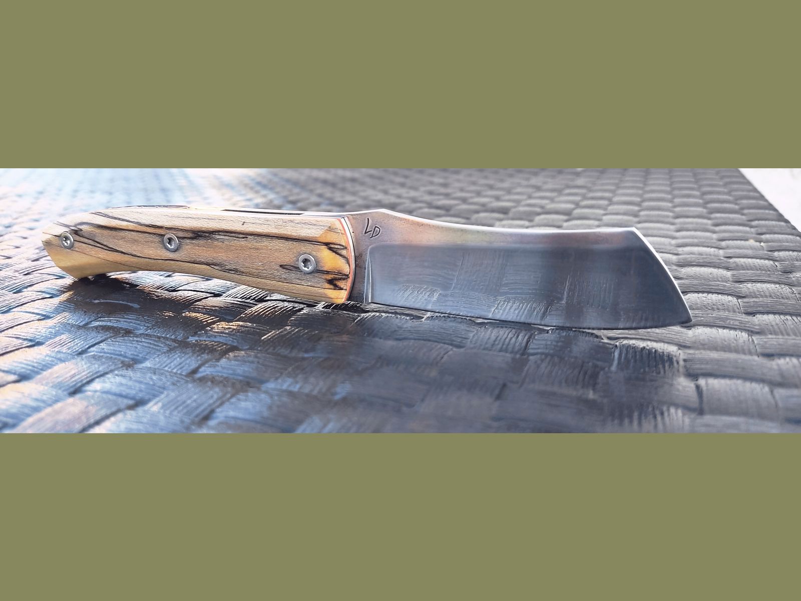 Couteau forgé dans une lame de piolet d'alpinisme, à Toulon (83) -  Freestyle Forge